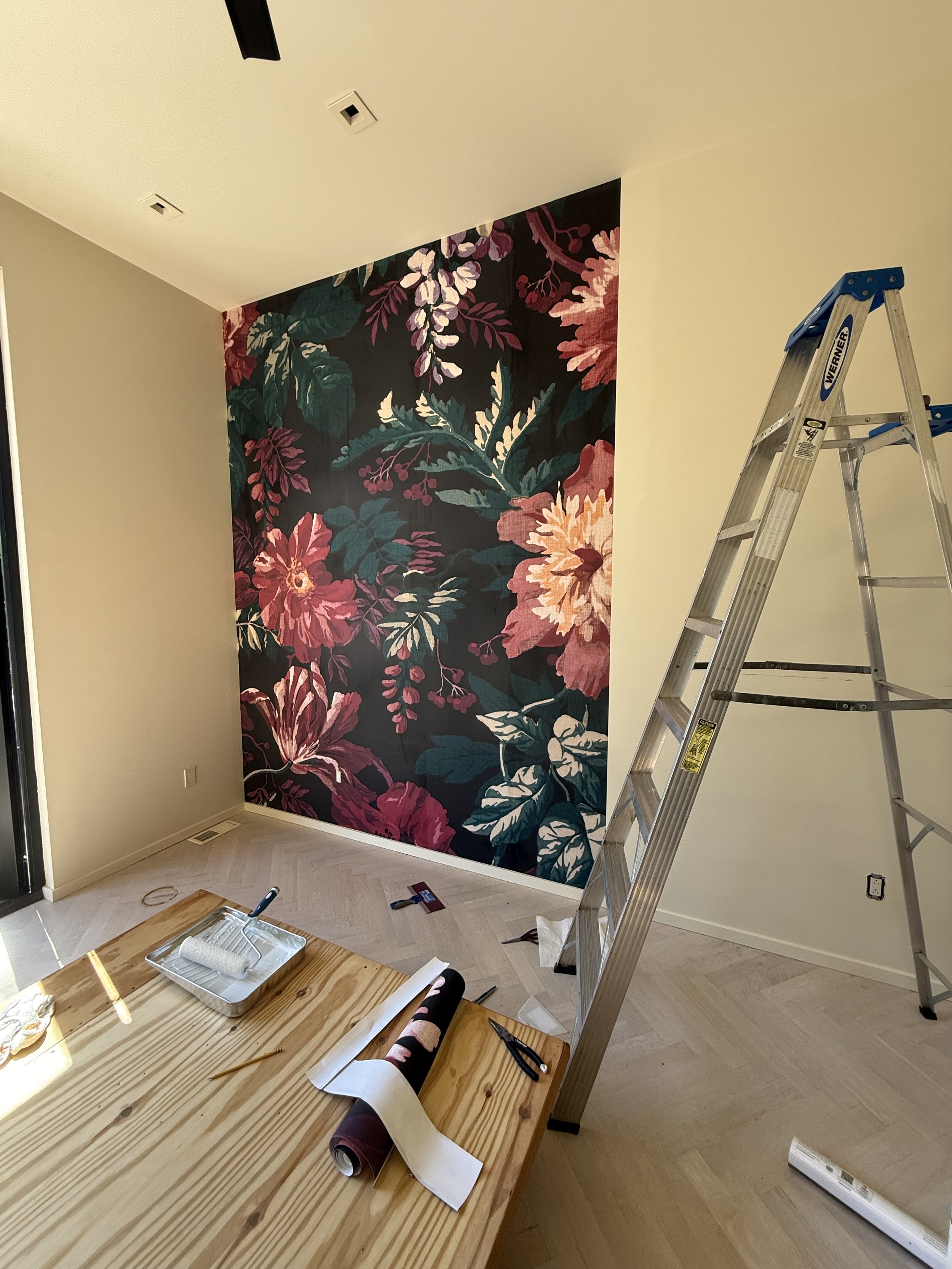 Modern wallpaper design in living room